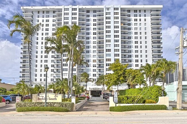 Building Photo - 3015 N Ocean Blvd
