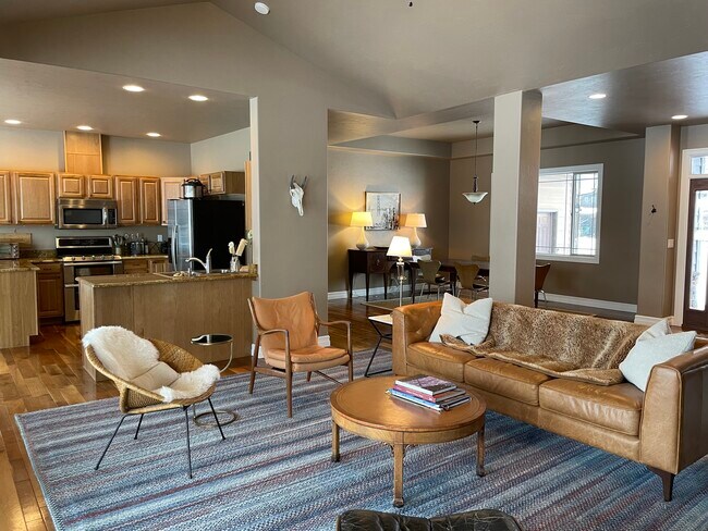 Building Photo - 3029 River Lakes Dr