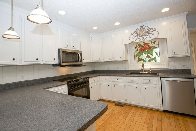 Building Photo - 806 Sumac Ln