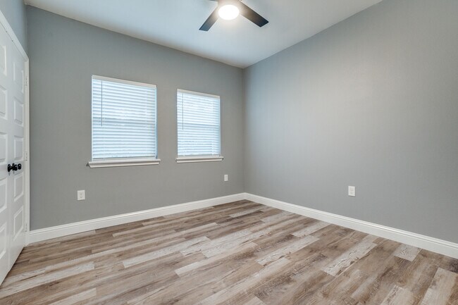 Building Photo - 633 Helena Ave