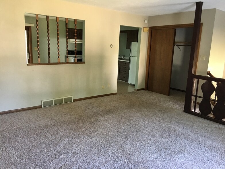 Livingroom - 723 S College St