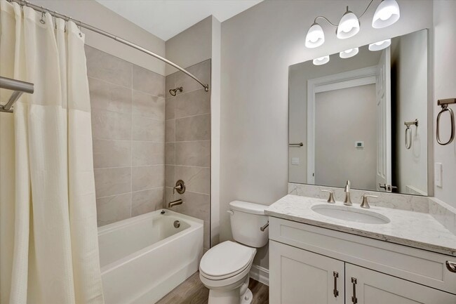 Building Photo - 3Bed/2Bath in Gated Community of Nokomis + 2-Car Garage