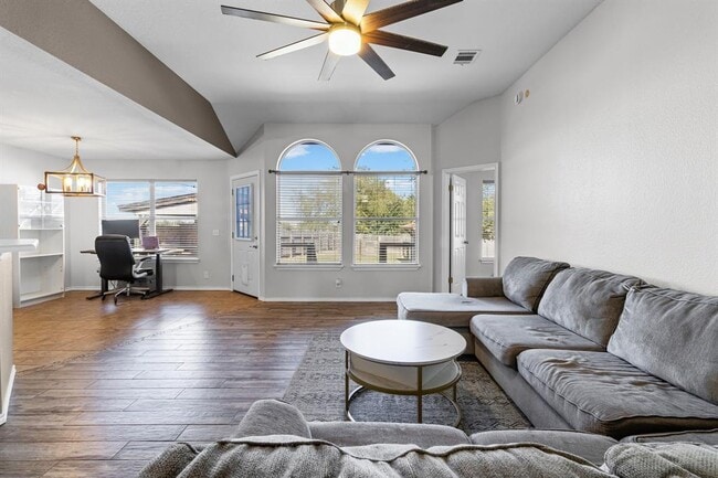 Building Photo - 1318 Settlers Valley Dr