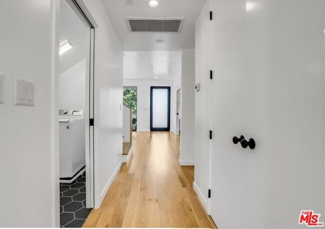 Building Photo - 3641 Greenwood Ave