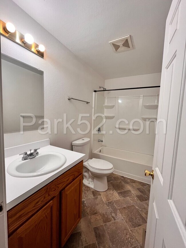 Building Photo - 112 126th St E