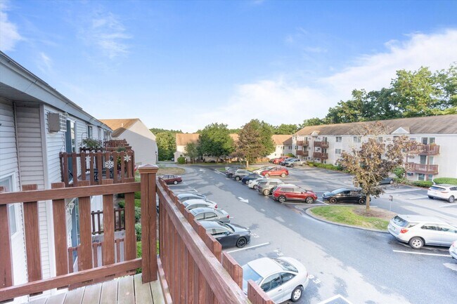 Building Photo - 205 Circle Rd