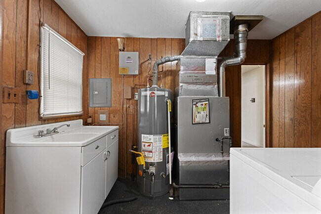 Building Photo - 3016 N Arlington Ave