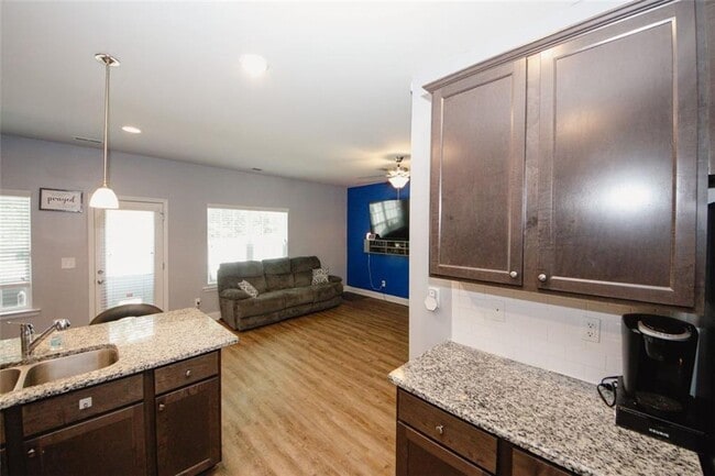 Building Photo - 10162 Benton Woods Dr