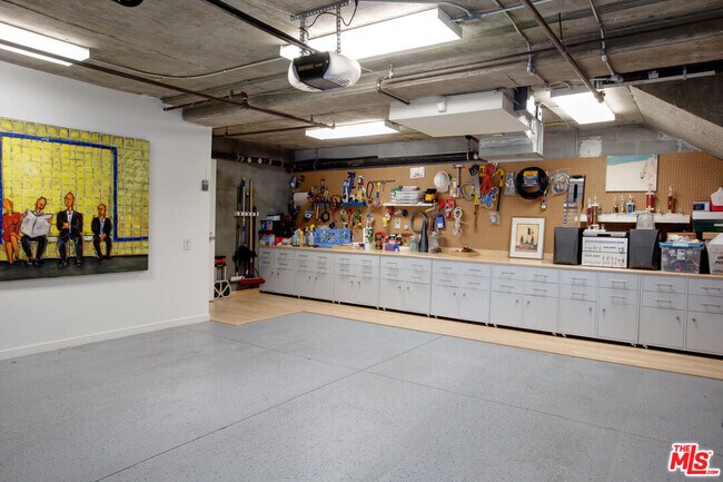 Building Photo - 2726 Montana Ave