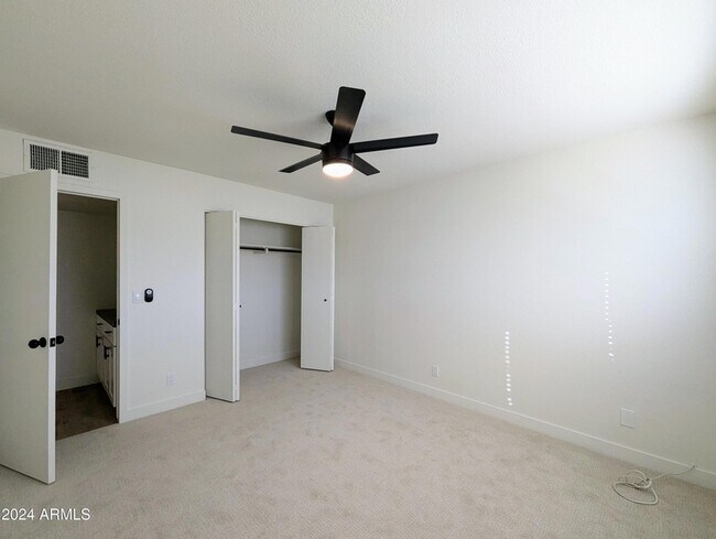 Building Photo - 121 N Flint Cir