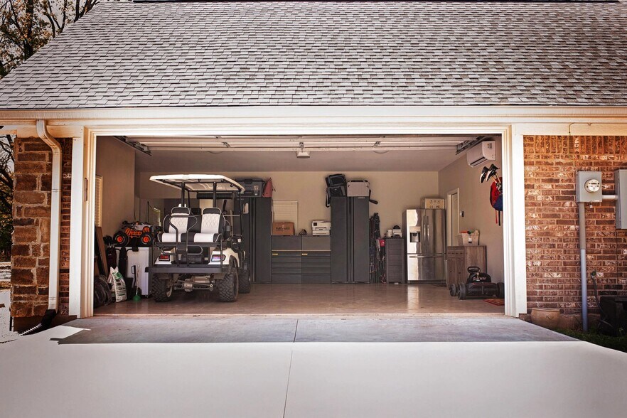 Building Photo - 15994 Maple Ln