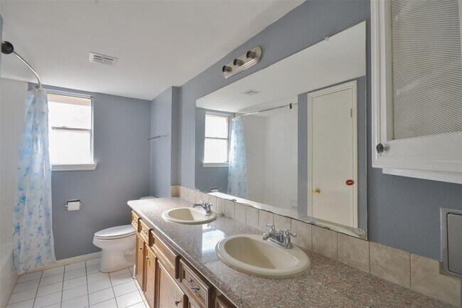 Building Photo - 3938 Forest Bluff Dr