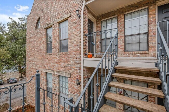 Building Photo - 2801 Rio Grande St