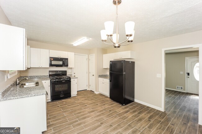 Building Photo - 9194 Greenwood Dr