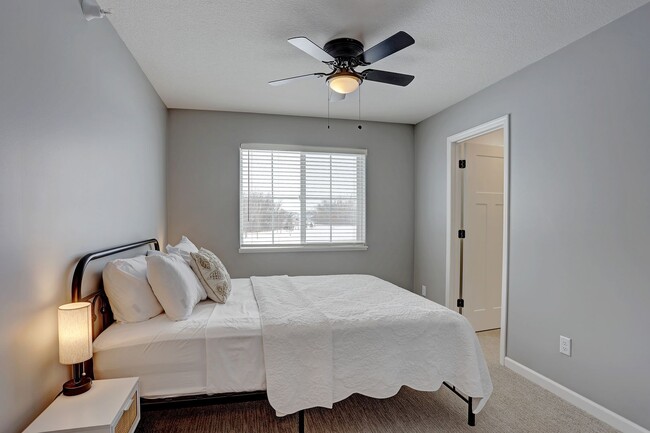 Building Photo - New-Willow Cascades Townhomes!