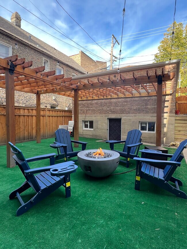 Building Photo - 2110 W 21st Pl