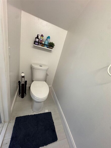 Building Photo - 7481 Santa Monica Dr