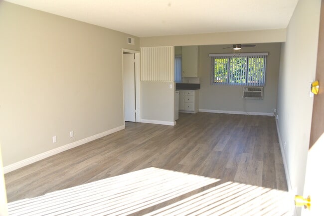 Building Photo - 1170 Huntington Dr