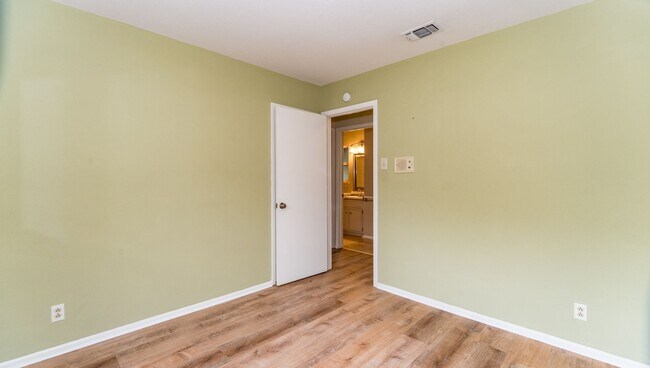 Building Photo - 4146 Longvale Dr