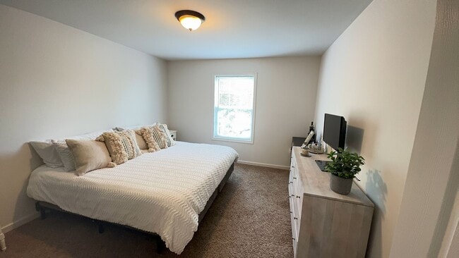 Building Photo - Beautiful 3 Bedroom Townhome in Elizabethtown!