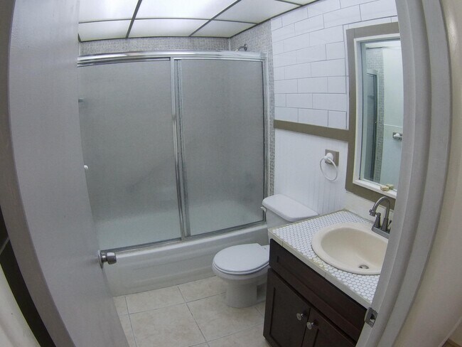 Building Photo - 556 Capri L