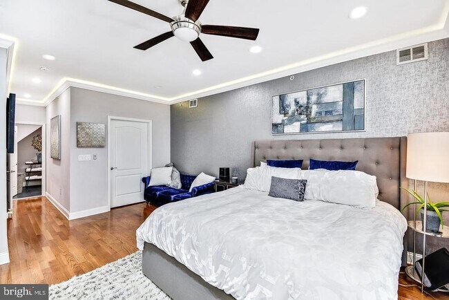 Building Photo - 1945 Watkins St