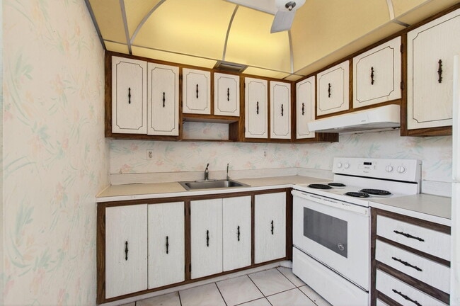 Building Photo - 180 Flanders C