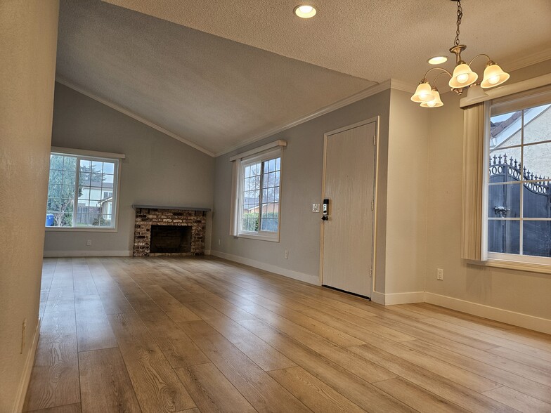 Building Photo - 6303 Rubicon Ave