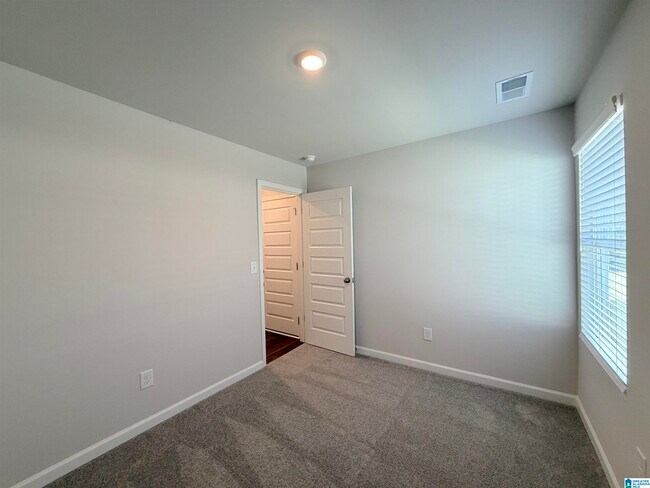 Building Photo - 174 Hill Ln