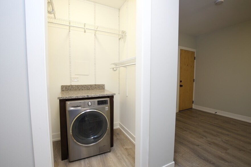 Building Photo - 436 W Belden Ave