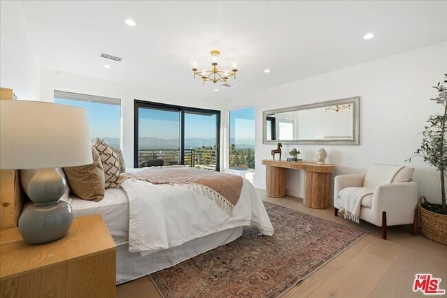 Building Photo - 15655 Castlewoods Dr