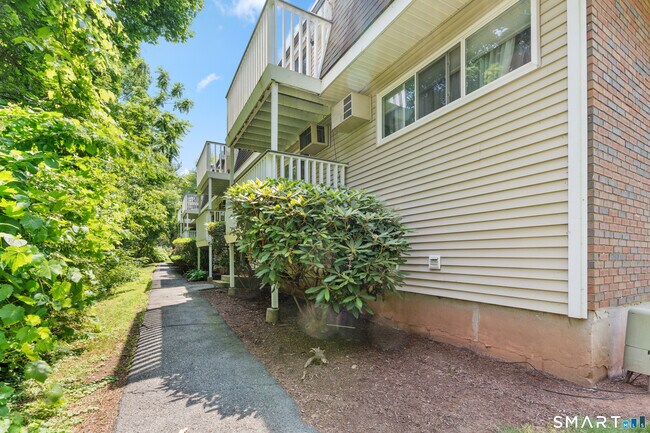 Building Photo - 80 Churchill Dr