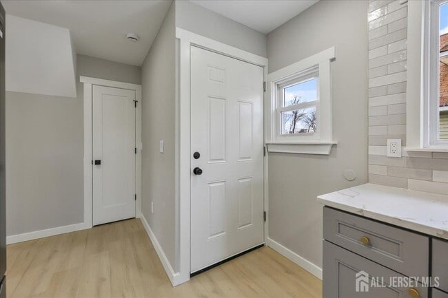 Building Photo - 143 Johnston Ave