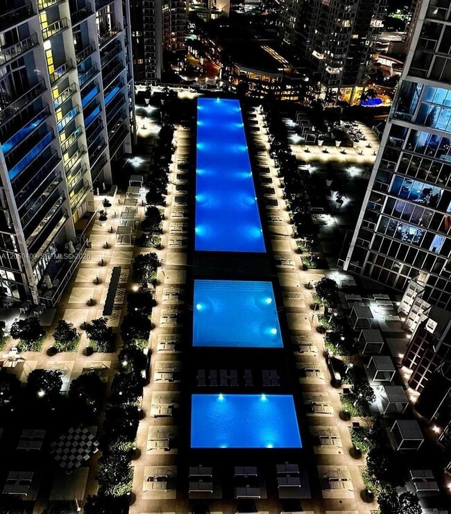 Building Photo - 475 Brickell Ave