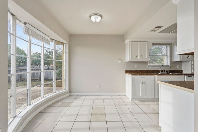 Building Photo - 11202 Sagehill Dr