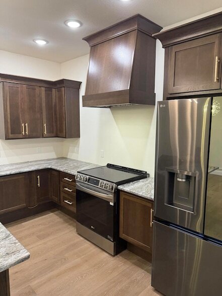 Building Photo - 1020 Crestland Ave