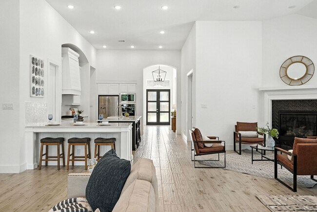 Building Photo - 220 Corazon