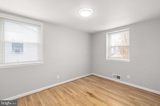 Building Photo - 2015 Dineen Dr