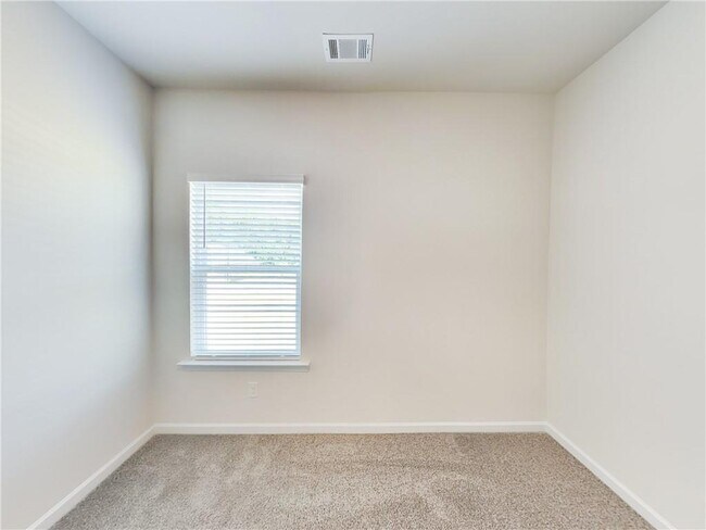 Building Photo - 1000 Claas Wy