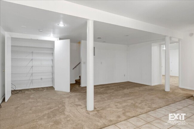 Building Photo - Amazing 4 Bedroom, 3 Bath Home With 2 Kitchens!