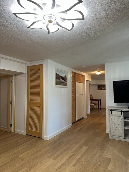 Building Photo - 117 Vinewood Cir