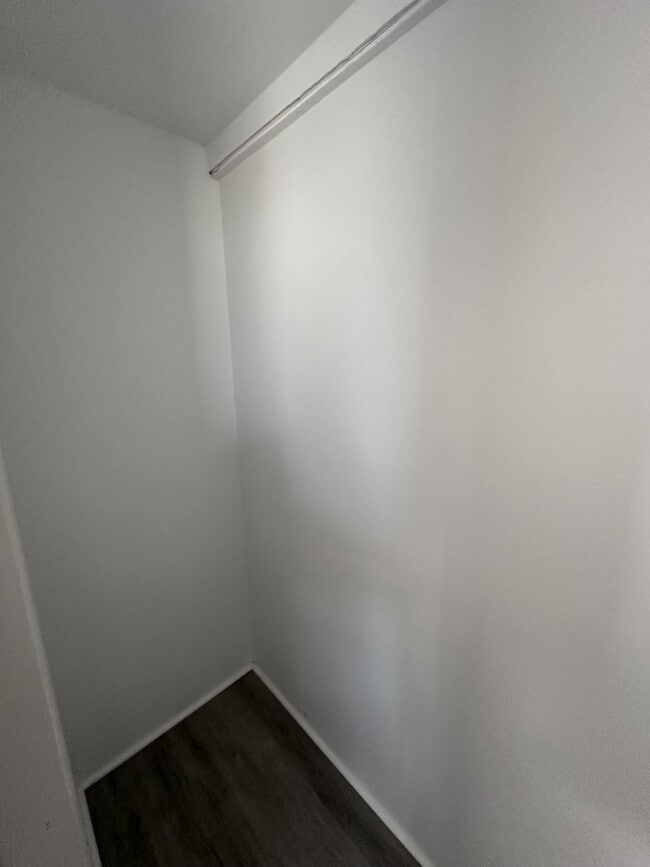 Building Photo - 223 E 27th St