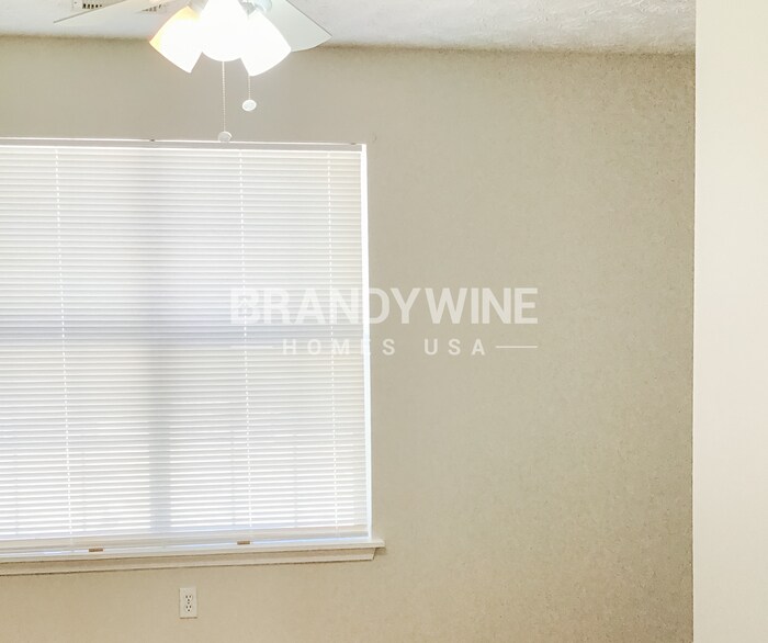 Building Photo - 305 Shadetree Ln