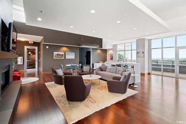 Amenity Area and Sky Decks - 140 W Franklin St