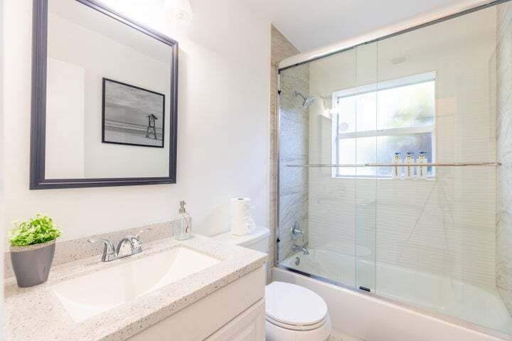 Building Photo - 3117 Fernwood Dr