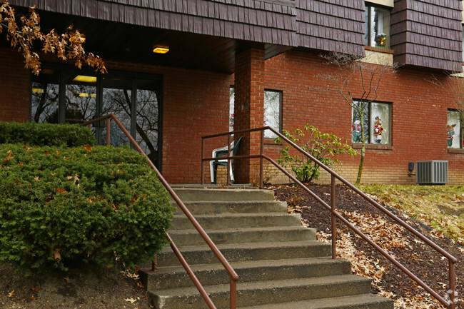 Entrance - Jennie Gardens Apartments