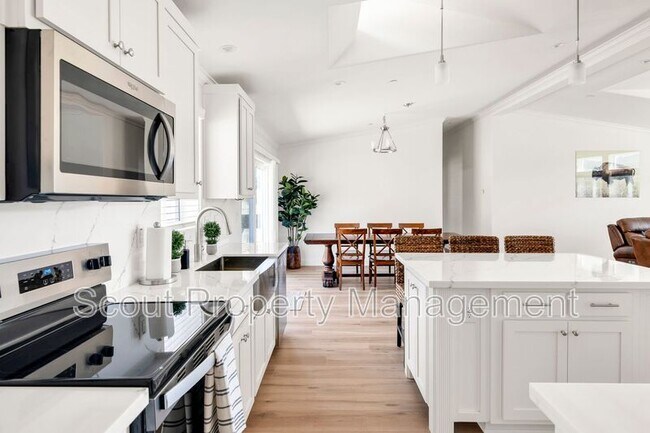 Building Photo - 471 Stewart Canyon Rd