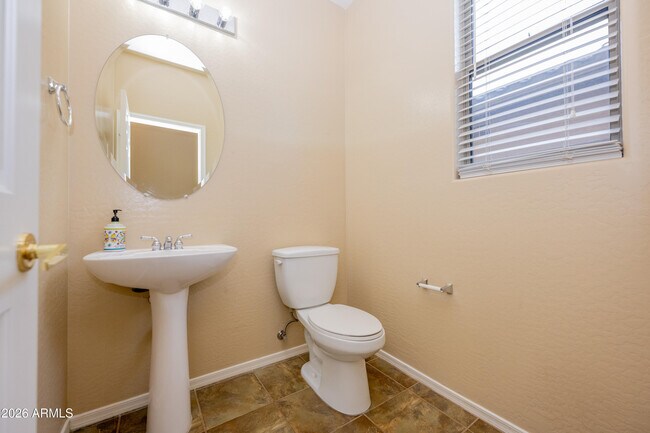 Building Photo - 2023 W Shackleton Dr