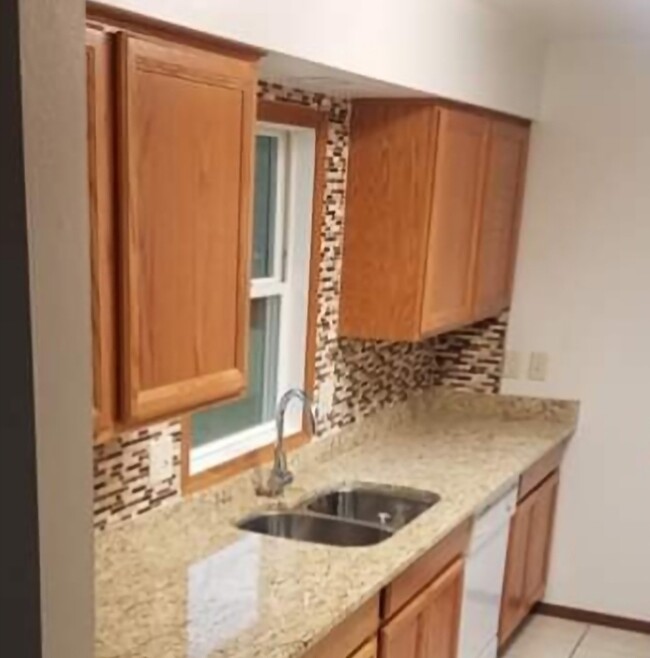 New kitchen cabinets, granite countertop and backsplash - 808 W 28th St