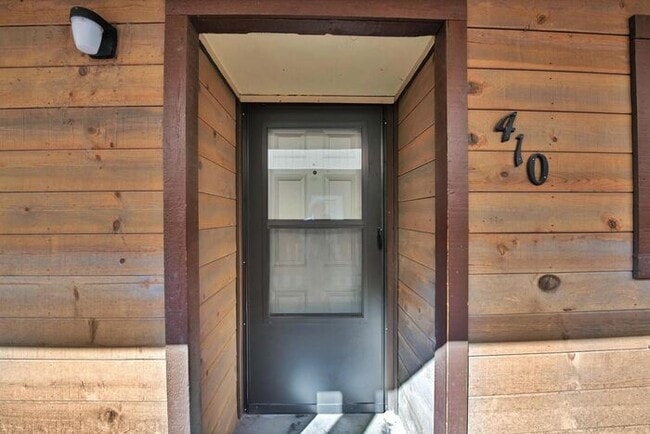 Building Photo - Charming 2-Bed Condo Near CMU & St. Mary’s...